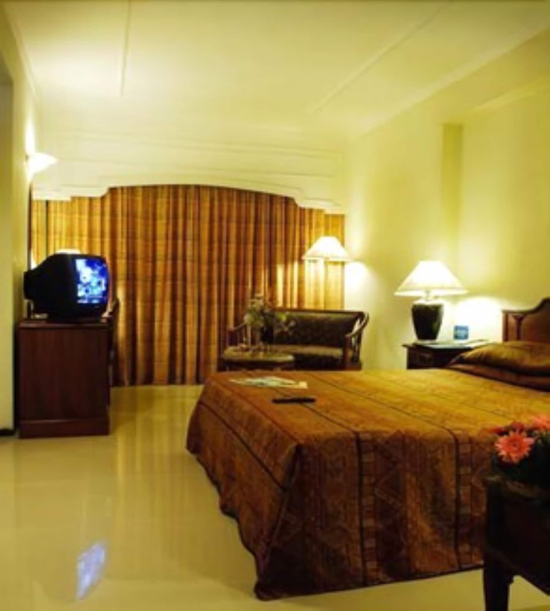 Savera Hotel Chennai Exteriör bild